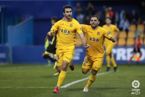 Juan Muñoz celebrando el tanto de la victoria ante el Granada.