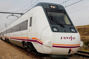 El tren que une Almería con Sevilla ha quedado suspendido desde Granada a la capital andaluza.