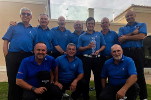 Los campeones celebraron su triunfo.