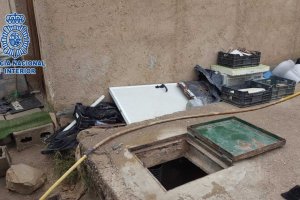 La marihuana estaba oculta en un zulo.