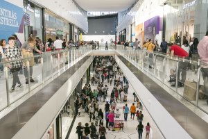 Interior del centro comercial ayer.