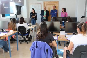 Visita del alcalde y concejales a la Escuela Taller.