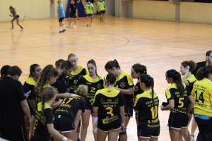 Las jugadoras almerienses en un tiempo muerto.