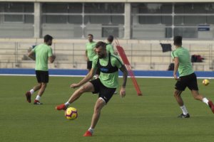 Esteban Saveljich pidió explicaciones a Diego Martínez.