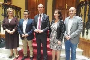 Delegados entrantes y salientes. ayer en la sede de la Junta.