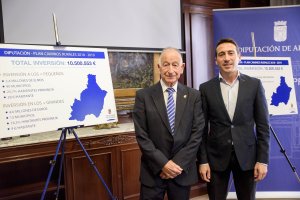Amat y Liria, durante la presentación del Plan de Caminos Rurales.
