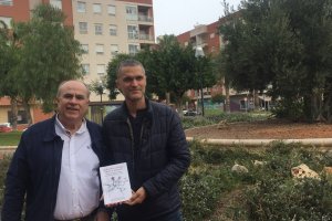 Los autores del libro son Antonio Torres, director de RTVA en Almería, y Ángel M. Roldán, documentalista