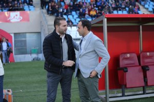 Saludo entre Fran Fernández y Rubén Baraja.