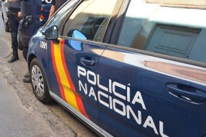La Policía Nacional detiene a dos personas por irregularidades en inspecciones urbanísticas.