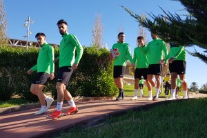 Los jugadores llegando al Anexo.