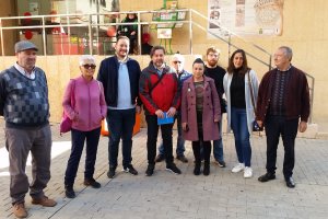 Comparecencia de miembros de IU y Podemos en el mercado de abastos.