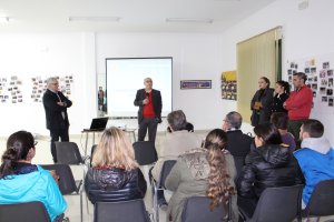 Reunión del alcalde con vecinos de San Francico para explicar el proceso.