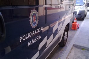 La actuación de la Policía Local ha permitido la detención de los presuntos maltratadores.