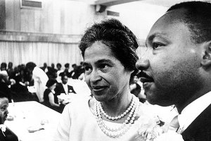 Rosa Parks, junto a Martin Luther King.
