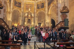 Más de un centenar de profesores de religión junto al obispo, el delegado episcopal y el canónigo en la Catedral.