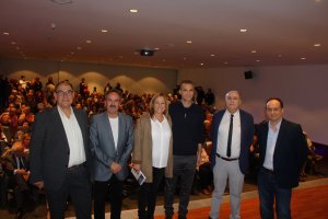 Los autores del libro, el editor, el historiador, la alcaldesa de Níjar y el delegado de Cultura.