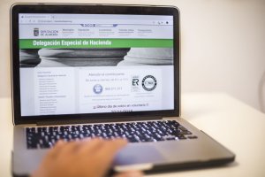 La web para estas gestiones es www.hacienda.dipalme.org.