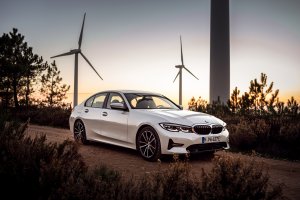 El motor eléctrico del nuevo BMW 330e Berlina está integrado en la caja de cambios  Steptronic de 8 velocidades para ahorrar espacio.