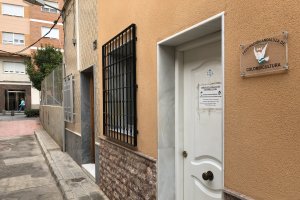 Sede de la Federación Andaluza de Colombicultura cerrada ayer