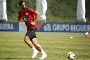 Pablo Marí entrenando con el Deportivo.