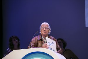 Pérez-Siquier recogió una placa conmemorativa en la gala inaugural de Fical.