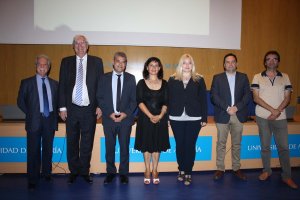 Foto de la firma para la creación del Seminario de la Encuesta Mundial de Valores en la UAL.
