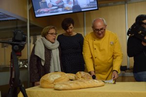 Panes artesanales de horno de leña del centenario Horno de Martín.