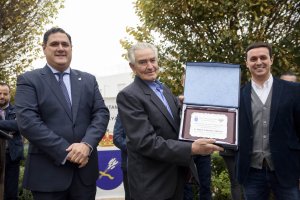 Diego Sánchez, homenajeado porque a sus 85 años sigue en la brecha