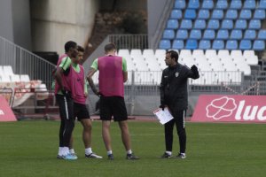 Fran Fernández hablando con Saveljich, De la Hoz y Owona.