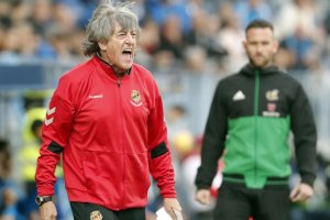 Enrique Martín Monreal dirigiendo al Nástic.