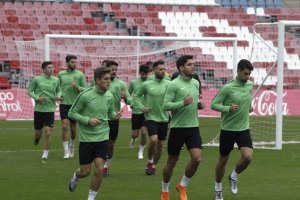 La plantilla viajará este viernes a Tarragona.