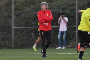 Martín Monreal en el entrenamiento del Nástic.