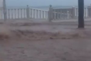 Imagen del núcleo urbano de Garrucha el pasado viernes en un vídeo que se hizo viral.