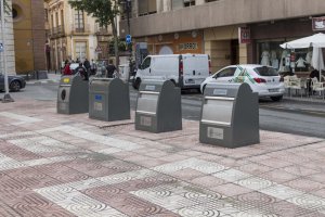 Batería de contenedores soterrados en la Plaza San Pedro.