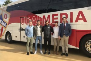 Presentación del nuevo autocar del Almería.