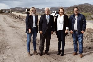 La alcaldesa, con el subdelegado en la zona de obras.