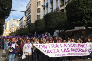 Manifestación contra la violencia de género hoy en Almería. Foto: J.A. Fuentes