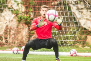 Álvaro Fernández llegó de Mónaco para reforzar la meta del Extremadura.