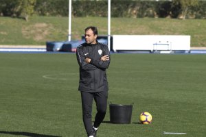 Fran Fernández en el entrenamiento rojiblanco.
