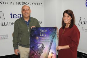 El alcalde y la edil de Comercio en la presentación del evento.