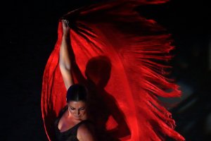 Sara Baras trae a Roquetas su espectáculo \'Sombras\'.