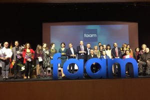 Premiados y representantes de las distintas asociaciones tras la entrega de los FAAM de Oro.