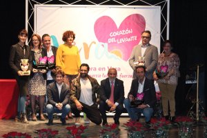 Premiados sobre el escenario.