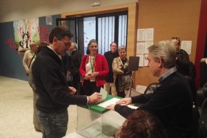 José Luis Sánchez Teruel, del PSOE, votando esta mañana.