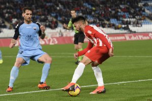 Chema en una jugada del partido ante el Extremadura.