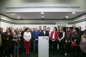 Comparecencia esta noche de José Luis Sánchez Teruel en la sede, junto a candidatos, dirigentes y militantes.