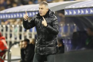 Lucas Alcaraz en el banquillo de La Romareda.