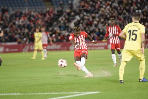 Sekou chuta a portería en el partido de ida que acabó 3-3.