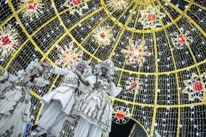 Bola de luz instalada en la Plaza de la Catedral del pasado año.
