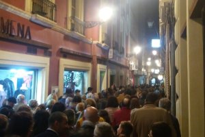 La calle Tiendas, un verdadero atasco humano.